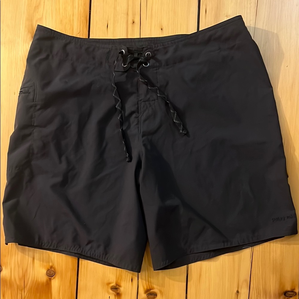 Patagonia women’s size 10 Black lace up board short